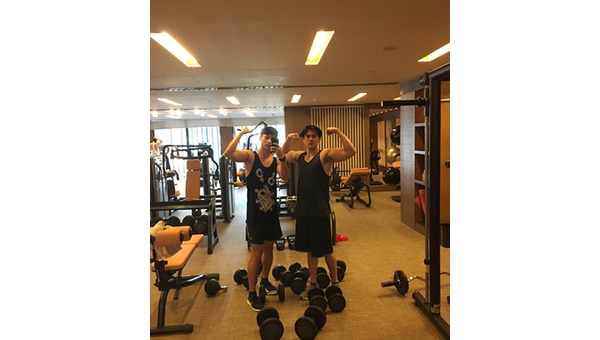 余笛的健身秘诀:从声乐艺术家到肌肉型男的蜕变